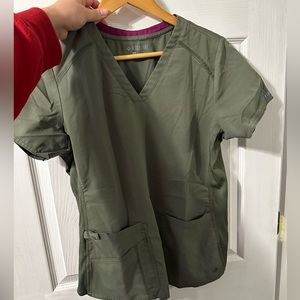 Med couture scrubs 1 top and 3 bottoms ( 1 normal and 2 joggers)